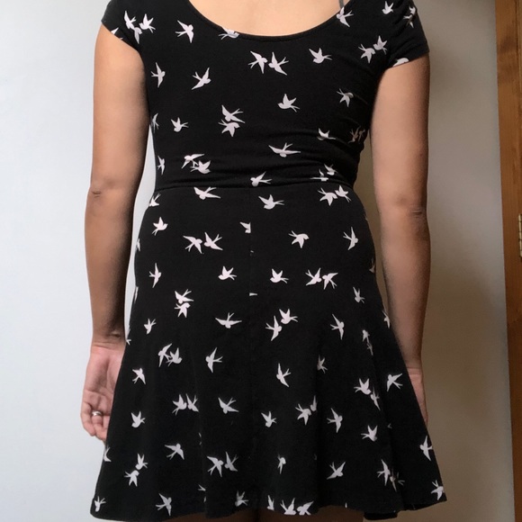 🖤  Black and White Swallow Dress 🖤 - Picture 2 of 5